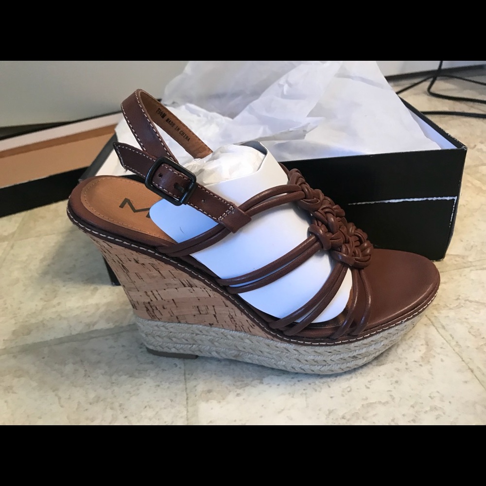 Mia wedge, brand new, never worn, size 7.5.